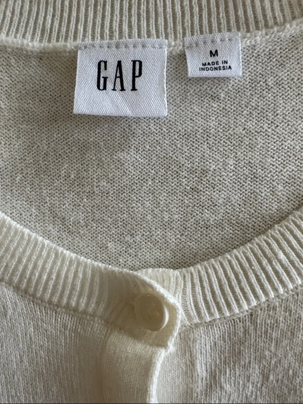 GAP Button-Front Cotton Knit Cardigan. Snowflake Milk Color. Sz M. Barely worn! - Picture 5 of 6